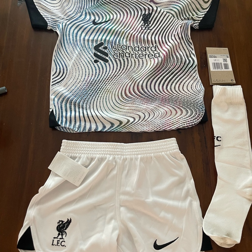 AWAY LITTLE KIDS KIT 22-23 Liverpool FC